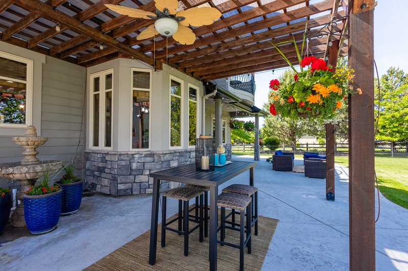 Covered patio with pergola
