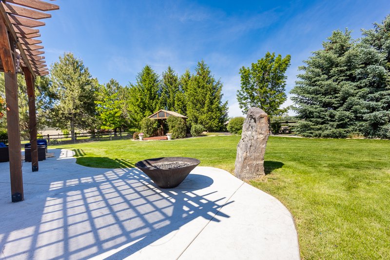 Lawn fire pit