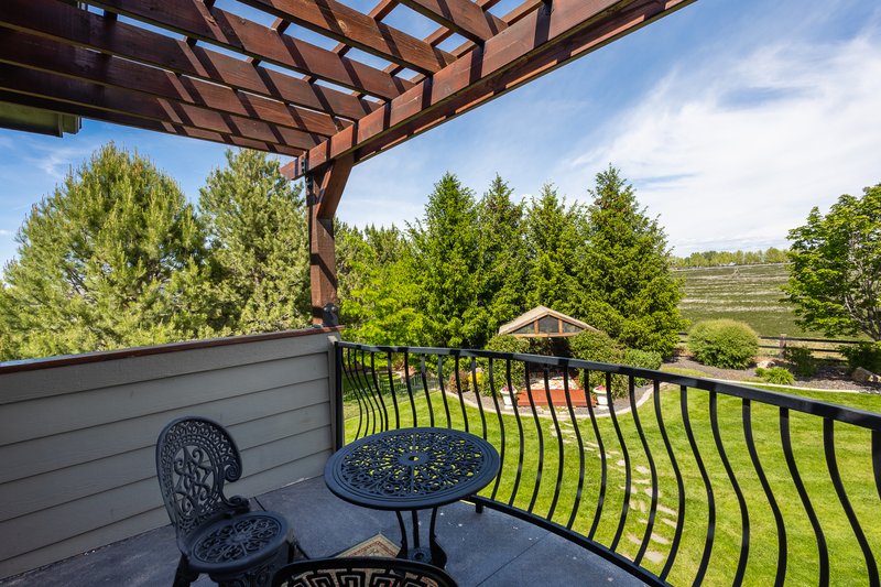 Primary pergola deck